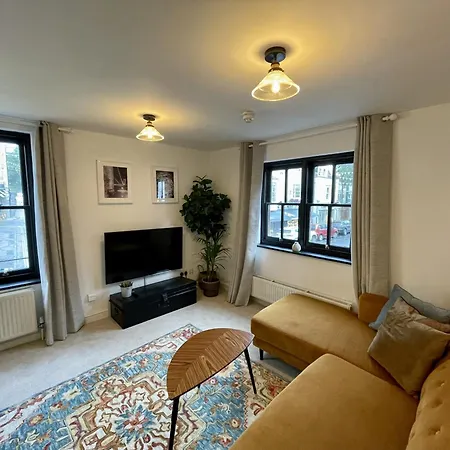 Cosy Oasis In The Heart Of Clifton Village Apartment