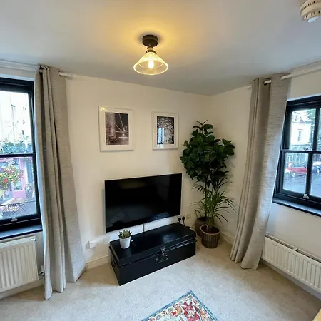 Cosy Oasis In The Heart Of Clifton Village Apartment *