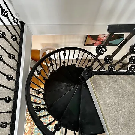 Cosy Oasis In The Heart Of Clifton Village Bristol