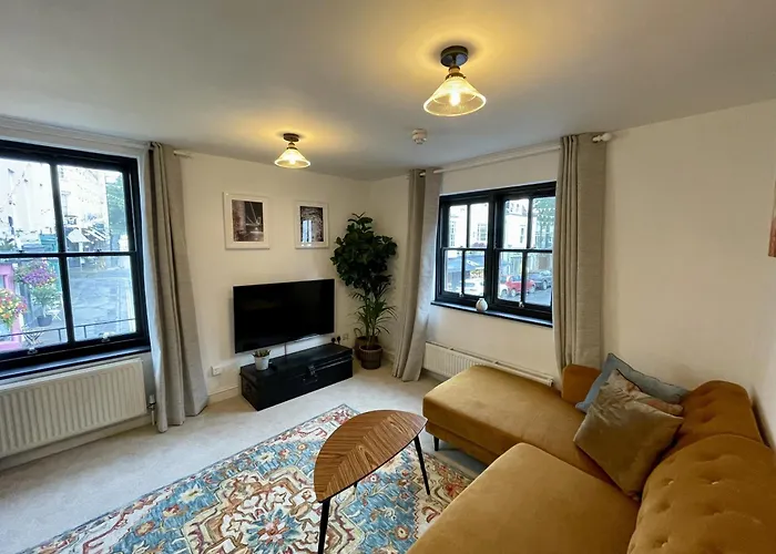 Cosy Oasis In The Heart Of Clifton Village Apartment