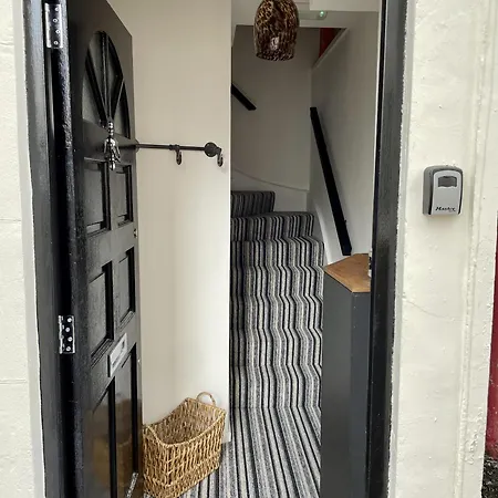 Cosy Oasis In The Heart Of Clifton Village Bristol