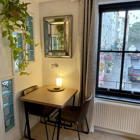 Cosy Oasis In The Heart Of Clifton Village