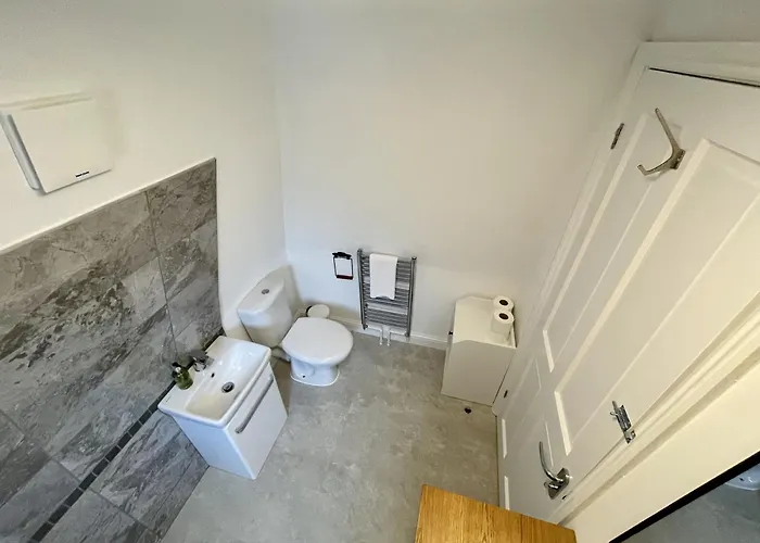 Cosy Oasis In The Heart Of Clifton Village Bristol