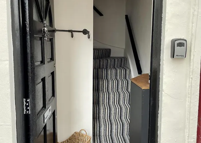 Cosy Oasis In The Heart Of Clifton Village Bristol