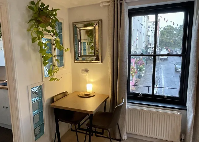 Cosy Oasis In The Heart Of Clifton Village *
