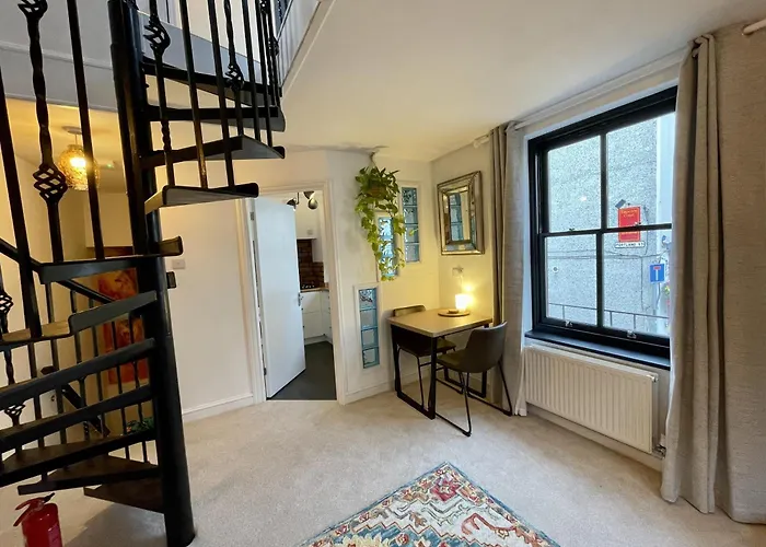 Cosy Oasis In The Heart Of Clifton Village Lejlighed